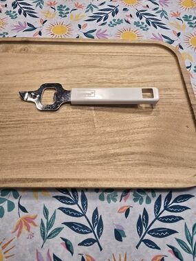 Kamenstein White Can and Bottle Opener